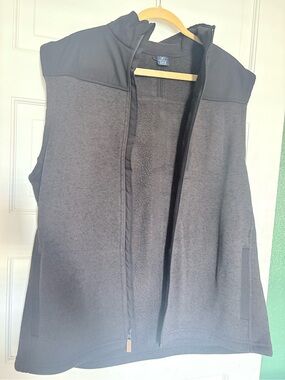 Men’s Black and Gray Fleece Vest